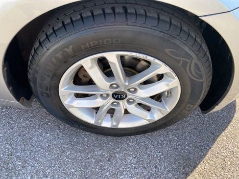 Used 2011 Kia Optima LX image 28