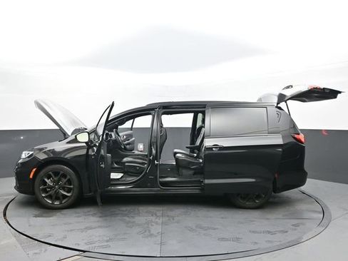 Used 2025 Chrysler Pacifica Limited image 63