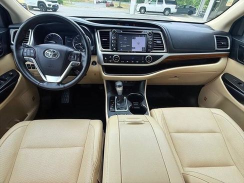 Used 2019 Toyota Highlander Limited Platinum AWD/4WD image 29