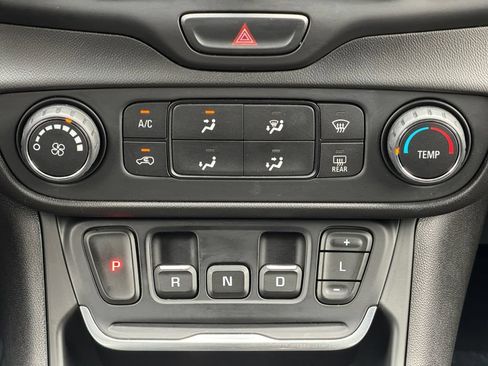 Used 2018 GMC Terrain SLE AWD/4WD image 28