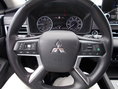 Used 2024 Mitsubishi Outlander SE image 15