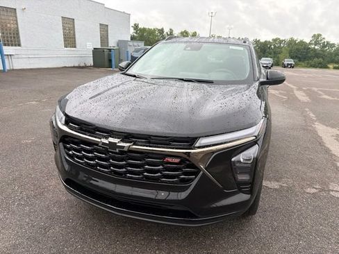 Used 2026 Chevrolet Trax RS w/ Sunroof Package FWD image 5