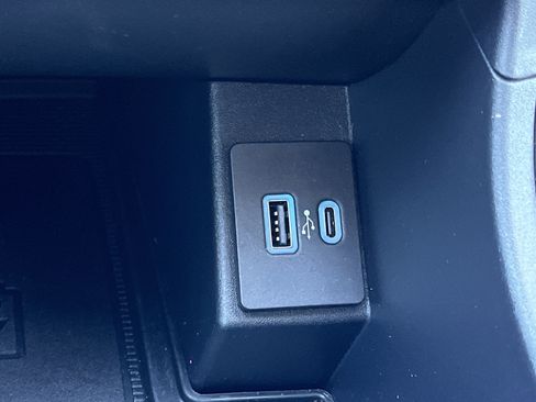 Used 2021 Ford Edge SEL w/ Convenience Package image 7