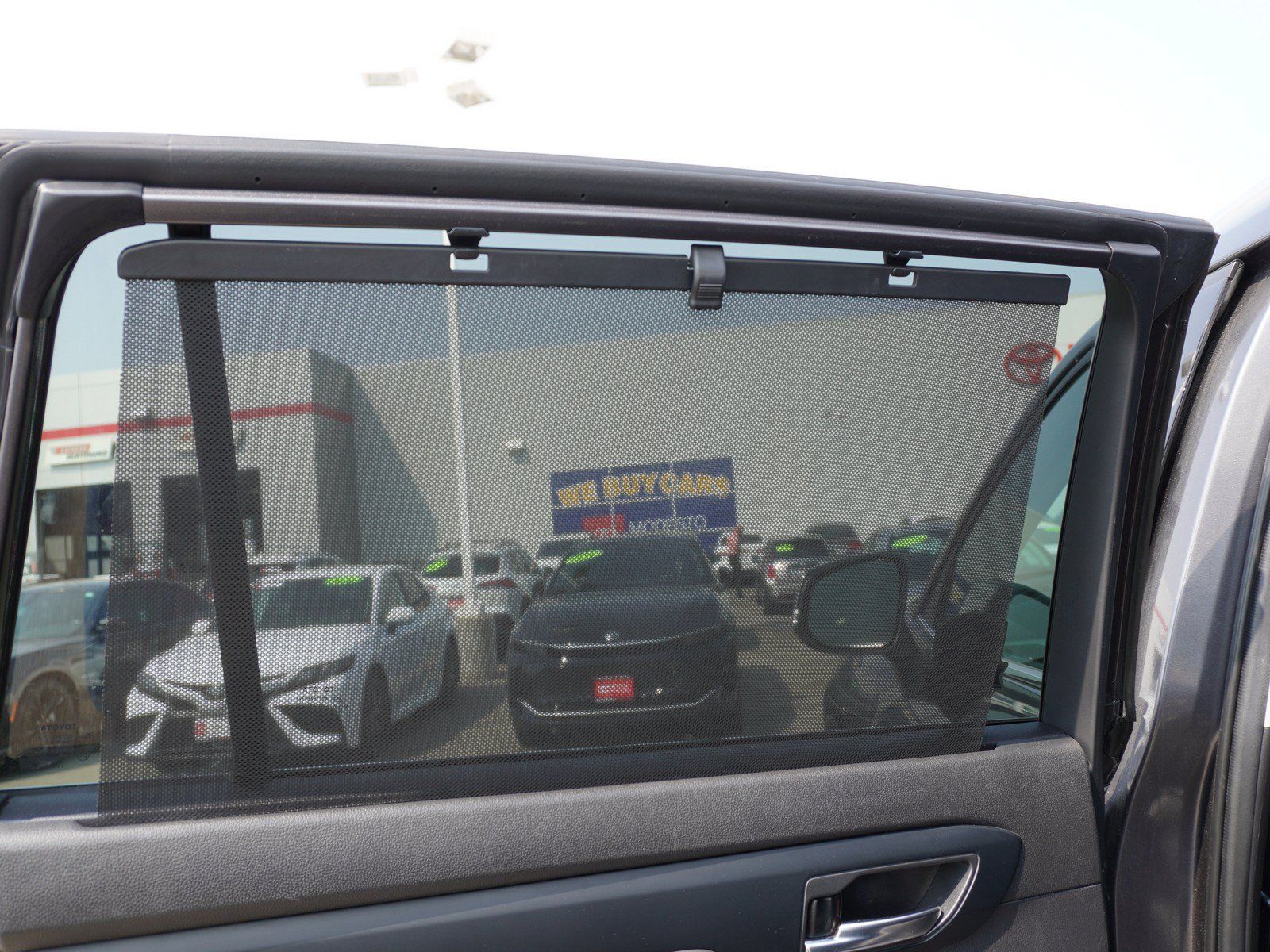 Used 2022 Toyota Highlander XLE FWD image 12