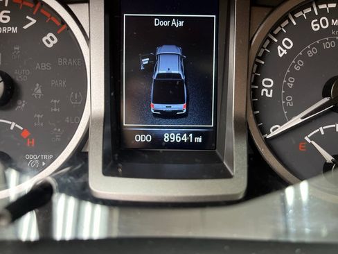 Used 2022 Toyota Tacoma SR5 w/ Technology Package RWD image 13