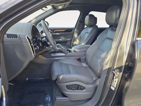 Used 2022 Porsche Cayenne Platinum Edition image 9