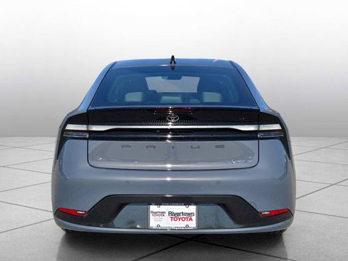 Used 2026 Toyota Prius Plug-In Hybrid FWD image 7