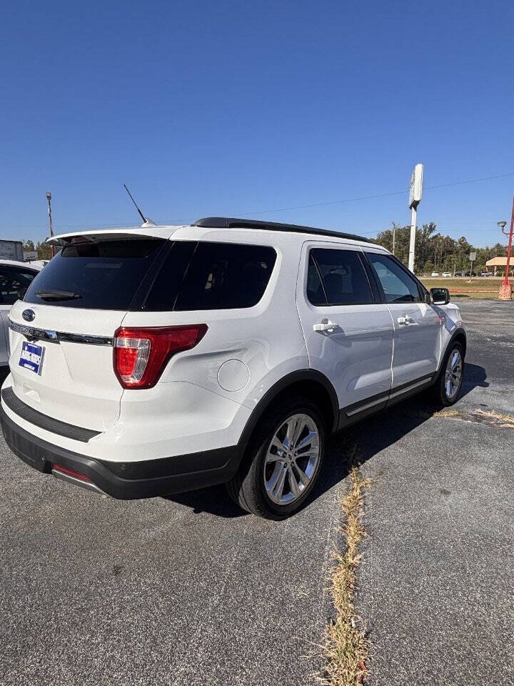 Used 2019 Ford Explorer XLT w/ Equipment Group 202A FWD image 4