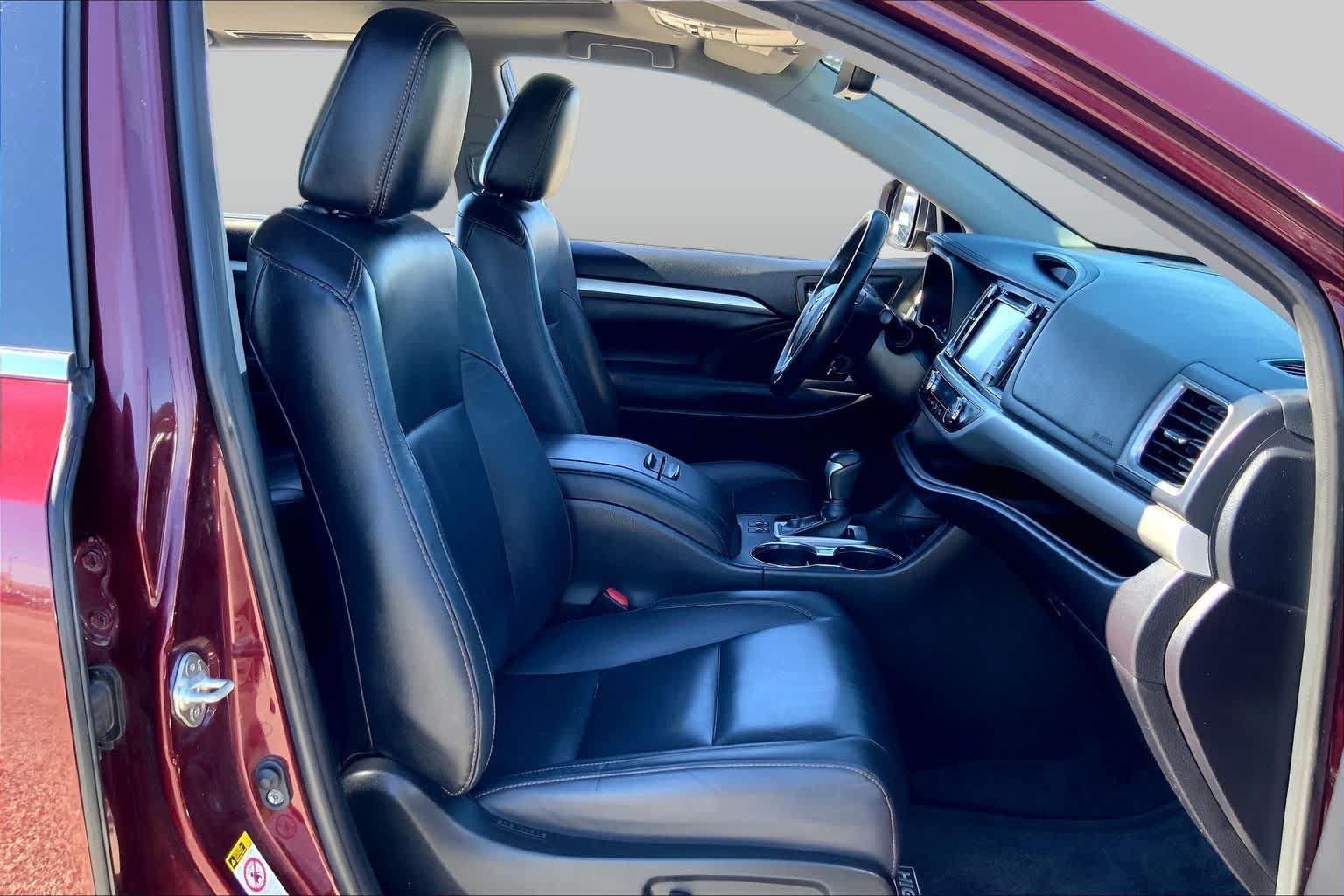 Used 2019 Toyota Highlander XLE FWD image 9