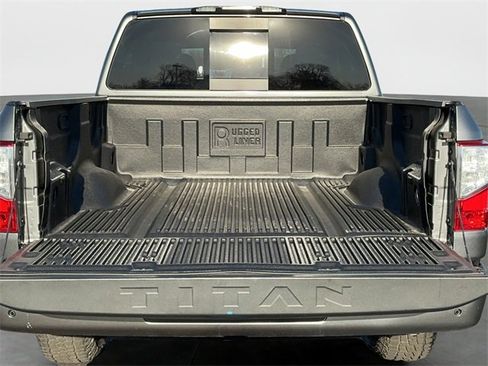 Used 2023 Nissan Titan SV image 11