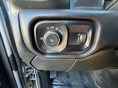 Used 2022 RAM 2500 Big Horn AWD/4WD image 32