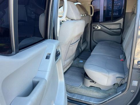 Used 2012 Nissan Frontier SV image 14