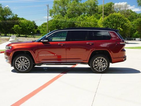 Used 2024 Jeep Grand Cherokee L Summit AWD/4WD image 2