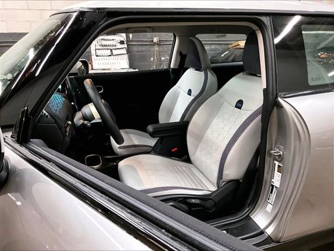 Used 2025 MINI Cooper 2-Door Hardtop image 27