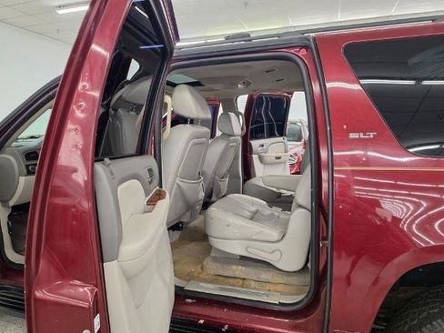 Used 2008 GMC Yukon XL SLT w/ SLT Preferred Equipment Group AWD/4WD image 32