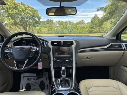 Used 2013 Ford Fusion SE FWD image 17