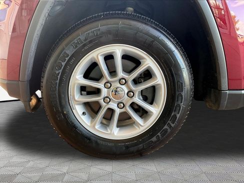 Used 2018 Jeep Grand Cherokee Laredo AWD/4WD image 30