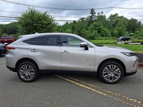 Used 2023 Toyota Venza Limited AWD/4WD image 8