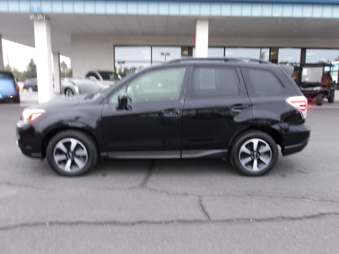 Used 2017 Subaru Forester 2.5i Premium AWD/4WD image 2
