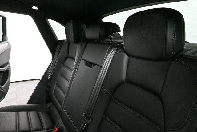 Certified 2026 Porsche Macan AWD/4WD image 22
