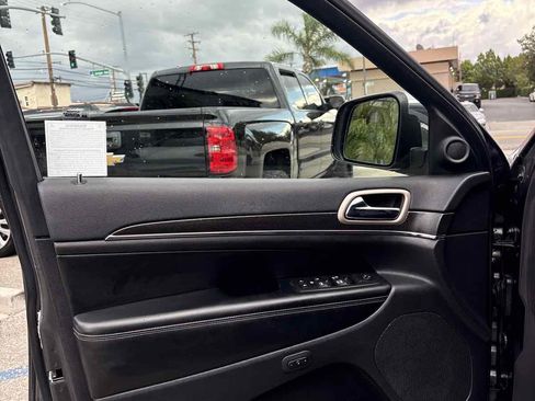 Used 2017 Jeep Grand Cherokee Limited w/ Luxury Group II image 6