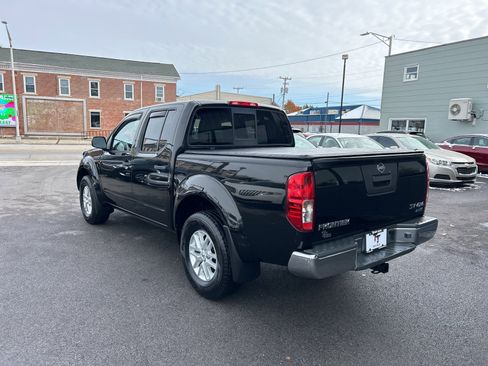 Used 2019 Nissan Frontier SV image 3