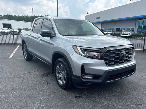 Used 2025 Honda Ridgeline TrailSport image 4