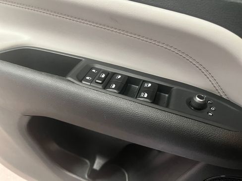 Used 2025 Jeep Compass Limited AWD/4WD image 18