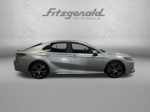 Used 2018 Toyota Camry SE FWD image 9