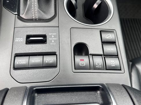Used 2023 Toyota Highlander XLE AWD/4WD image 11