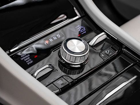 Used 2022 Jeep Grand Cherokee Overland w/ Luxury Tech Group IV image 25