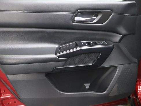 Used 2022 Nissan Pathfinder SV image 17