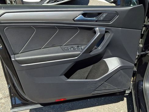 Certified 2023 Volkswagen Tiguan SE FWD image 12