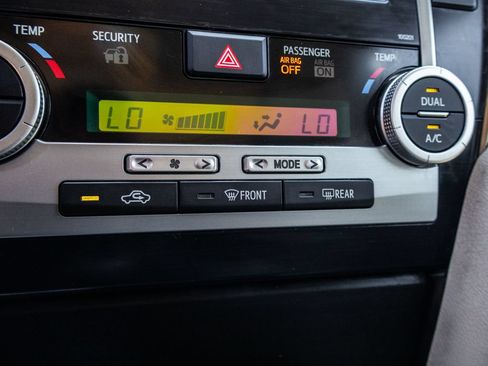 Used 2014 Toyota Camry LE FWD image 31