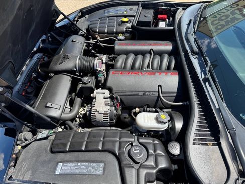 Used 2004 Chevrolet Corvette Convertible w/ Preferred Equipment Group RWD image 10