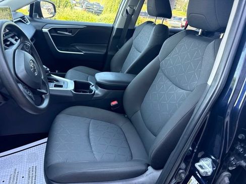 Used 2025 Toyota RAV4 XLE AWD/4WD image 15