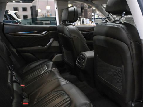 Used 2019 Maserati Levante GranLusso image 32
