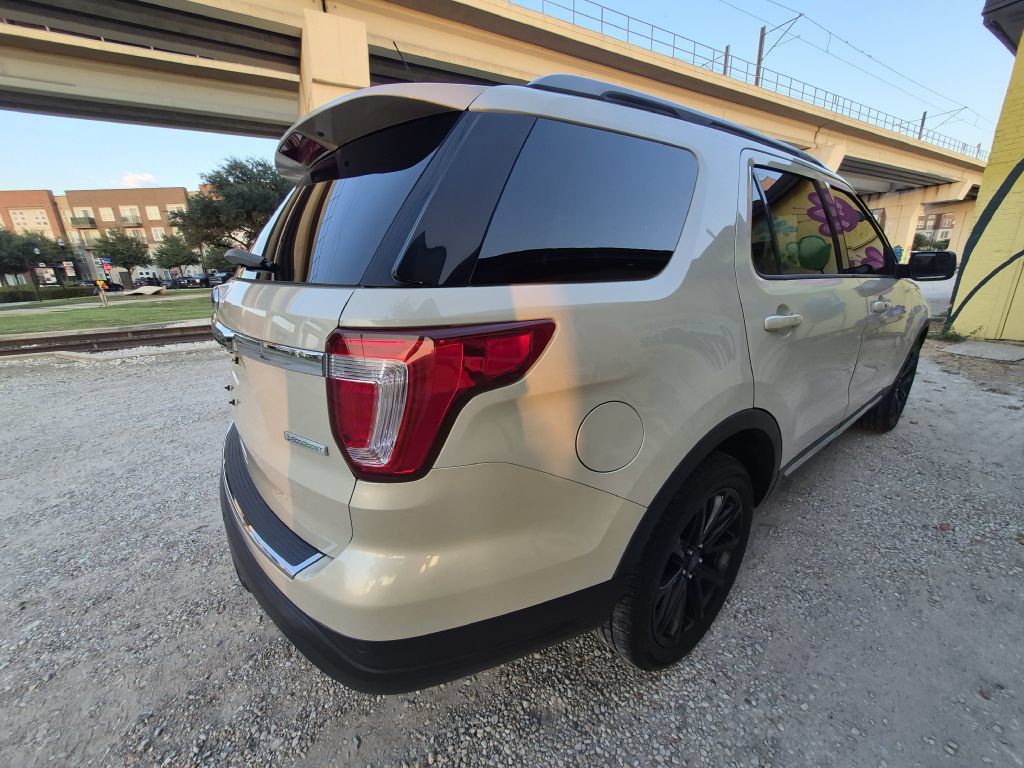 Used 2018 Ford Explorer XLT w/ Equipment Group 202A FWD image 7