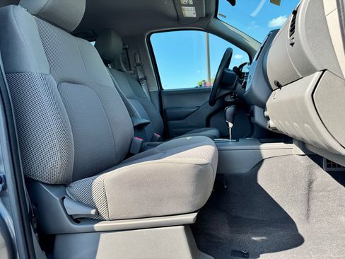 Used 2021 Nissan Frontier SV AWD/4WD image 12
