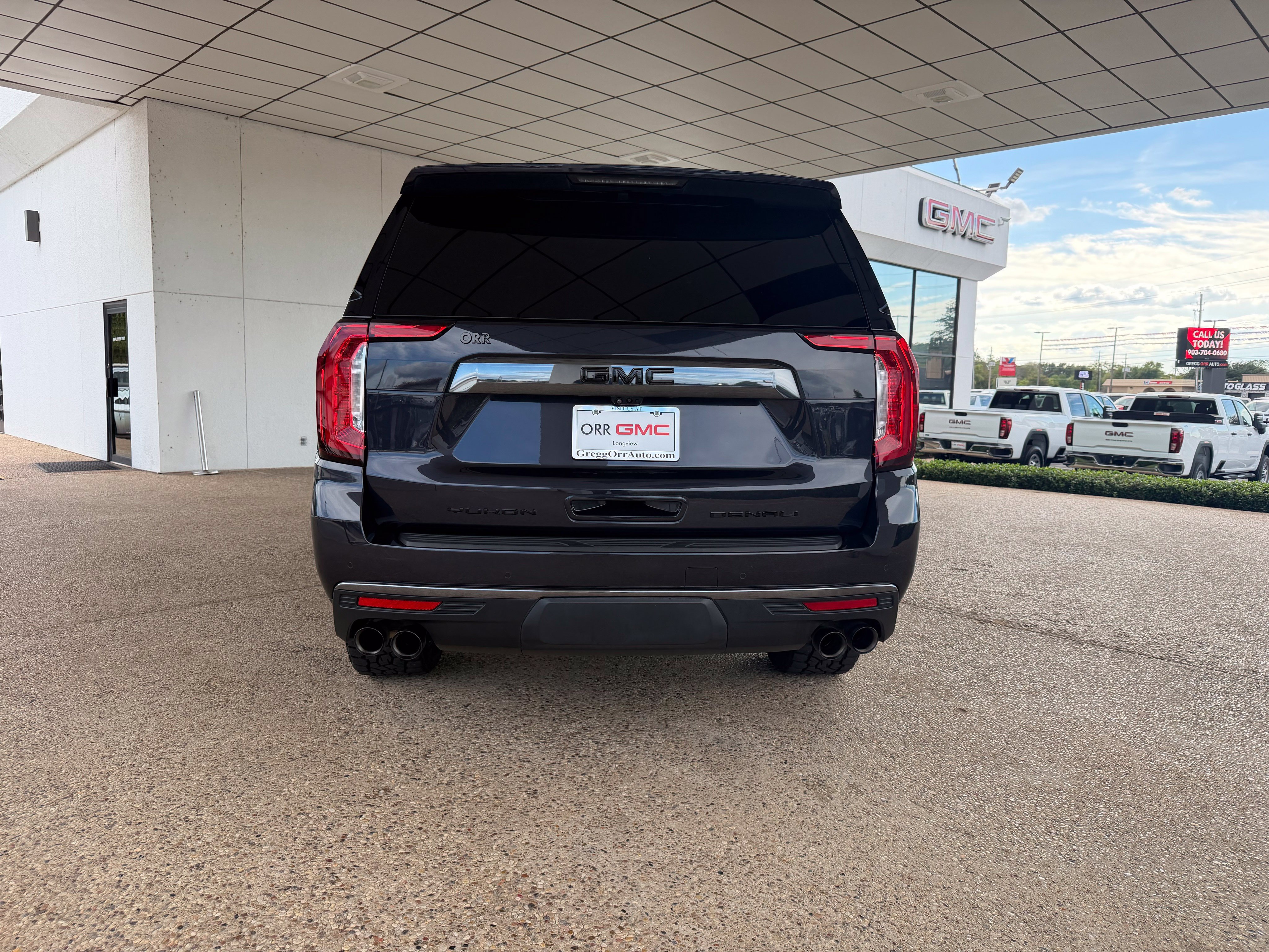 Used 2023 GMC Yukon XL Denali Ultimate AWD/4WD image 6