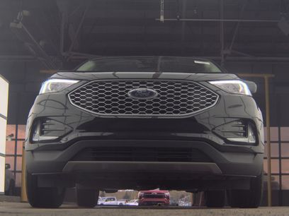 Used 2024 Ford Edge SEL w/ Convenience Package