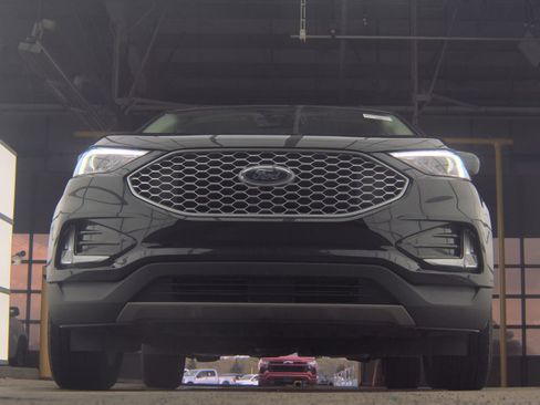 Used 2024 Ford Edge SEL w/ Convenience Package AWD/4WD image 3