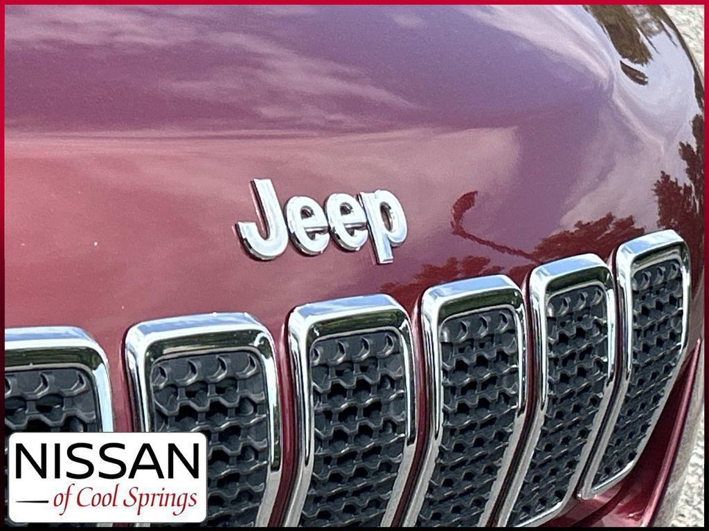 Used 2021 Jeep Cherokee Latitude AWD/4WD image 11