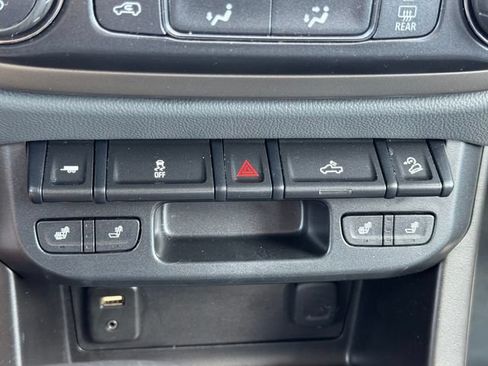 Used 2017 Chevrolet Colorado Z71 AWD/4WD image 36