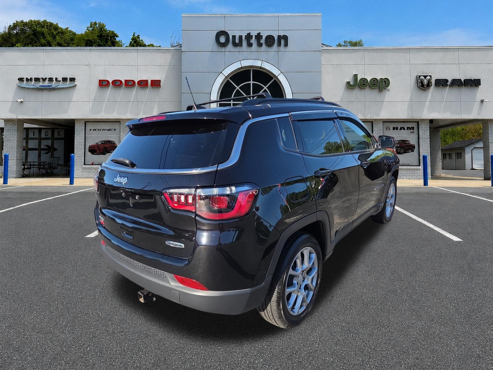 Certified 2024 Jeep Compass Latitude AWD/4WD image 4