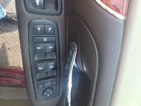 Used 2013 Chrysler Town & Country Touring image 17