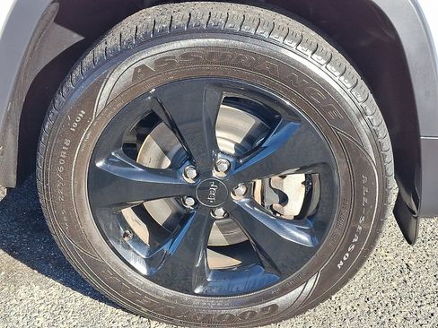 Used 2021 Jeep Cherokee Latitude Plus image 9