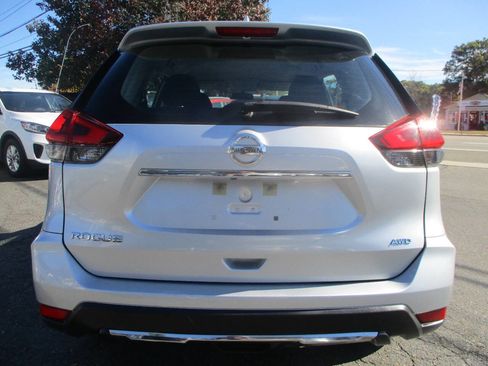 Used 2018 Nissan Rogue S image 3