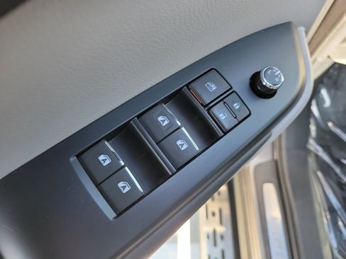 Used 2014 Toyota Highlander Limited image 17