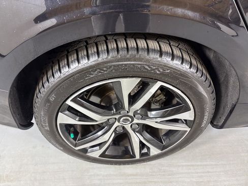 Used 2024 Volvo S60 B5 Core image 12